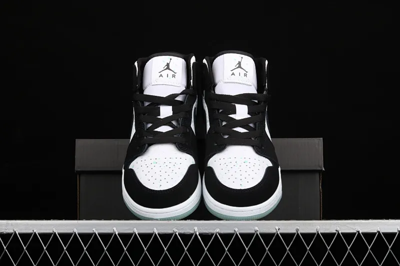 All categories Air Jordan Jordan series basketball shoes Air Jordan 1 Mid Air Jordan 1 Mid AJ1 Joe 1 black and white color luminous starry mid-top BQ6931-103